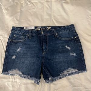 NWT Woman’s Seven 7 Weekend Short Size 12 5” Inseam